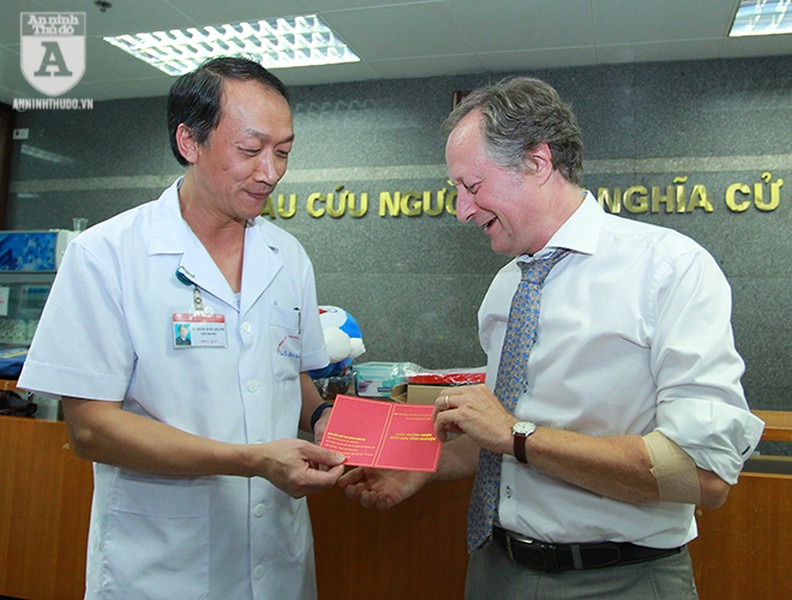 Trưởng Đại diện Phái đoàn Liên minh châu Âu tại Việt Nam tham gia hiến máu